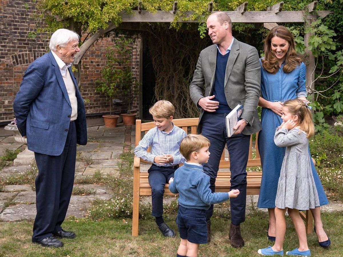Foto: Los Cambridge y sus hijos ante la visita de David Attenborough. (IG)