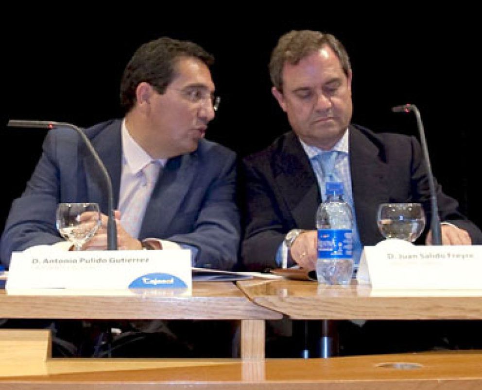 Foto: Cajasol renuncia a la ‘puja’ de CCM, pero estudia otras fusiones