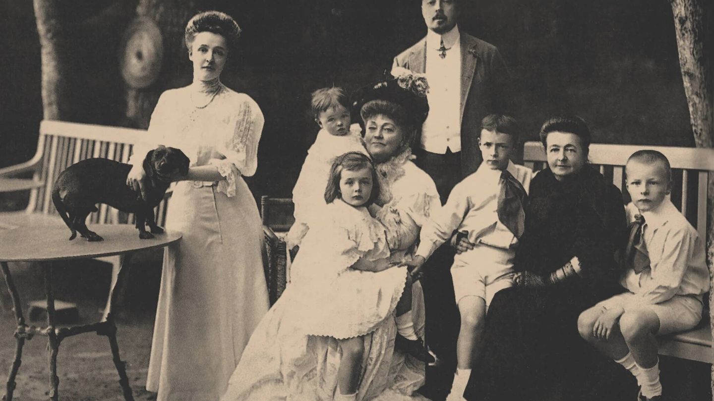 Familia Nabokov en un constante exilio