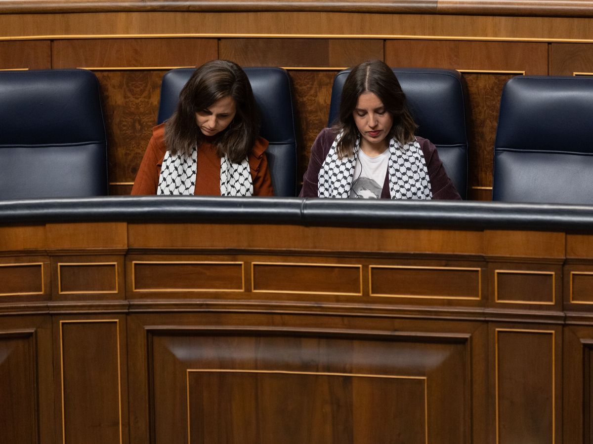 Foto: Ione Belarra e Irene Montero, en el Congreso, durante la segunda jornada del debate de investidura de Pedro Sánchez. (Europa Press/Eduardo Parra)