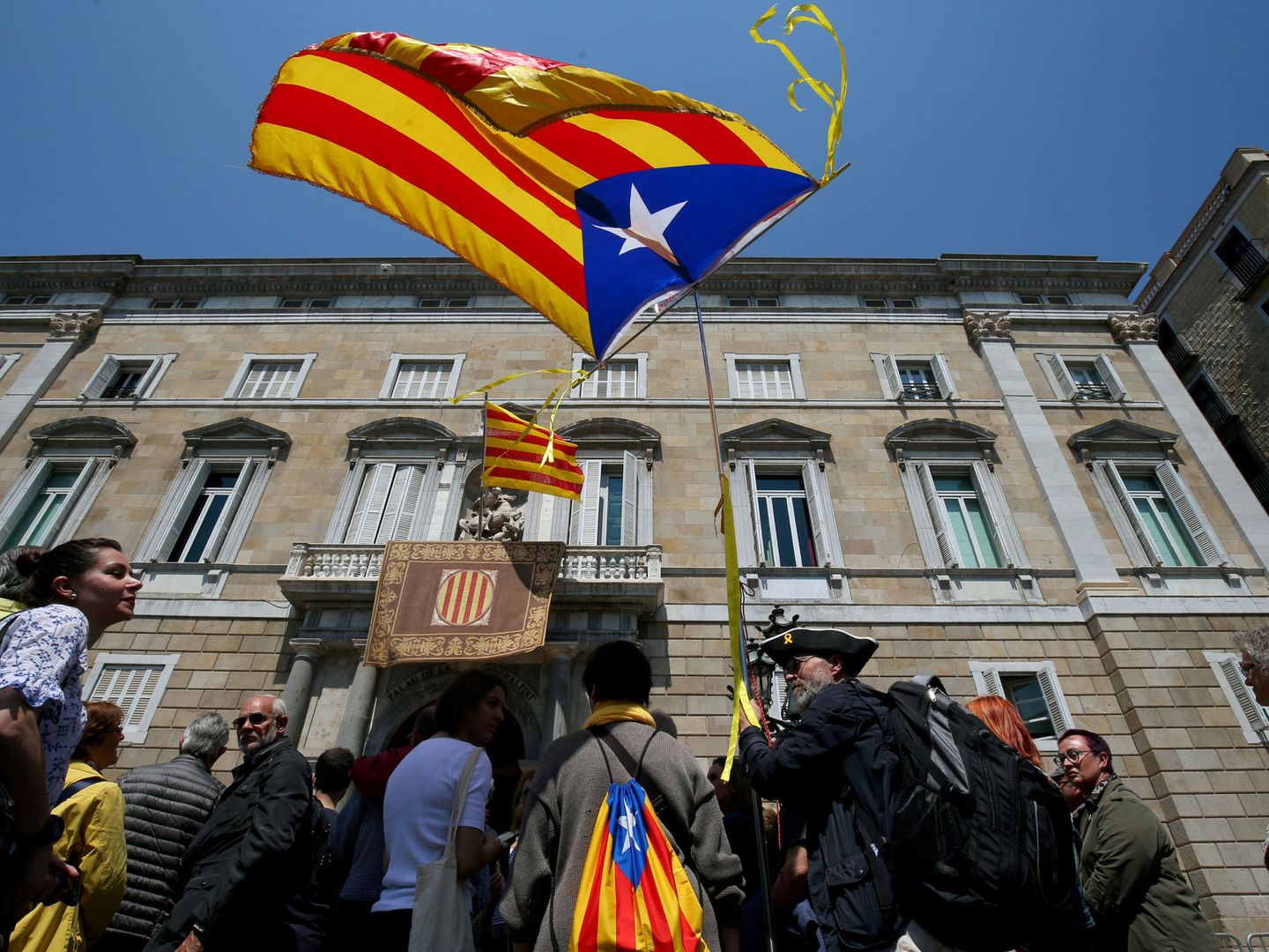 Esteladas frente al Palau de la Generalitat. (Reuters)