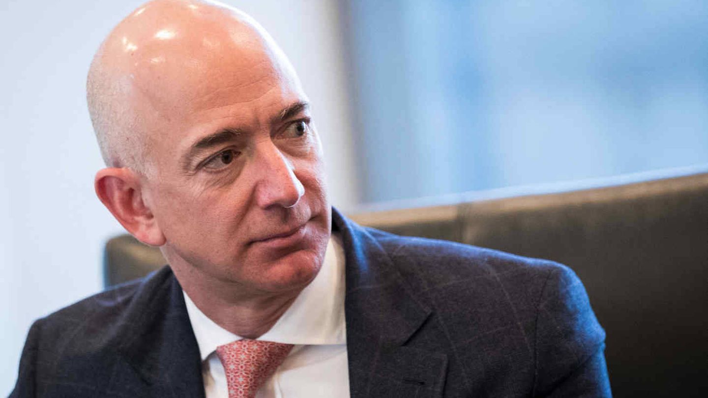 Jezz Bezos, dueño de Amazon, propietaria de los derechos de la saga. (Telemundo)