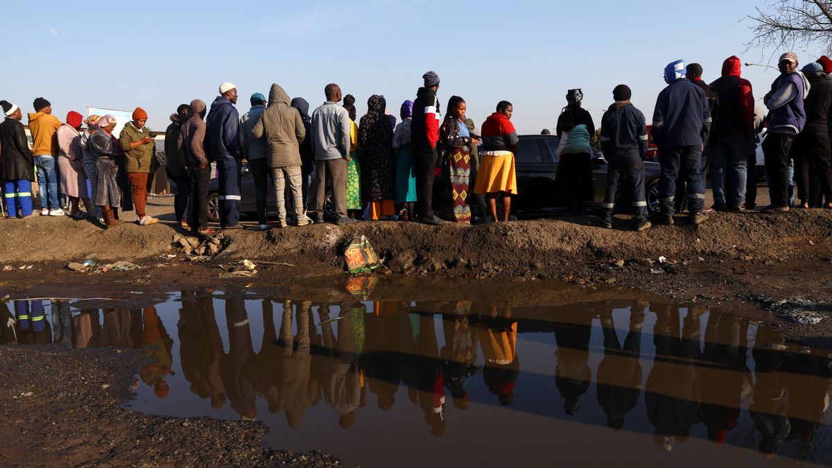 Al menos 17 muertos por un escape de gas en un asentamiento en Sudáfrica 