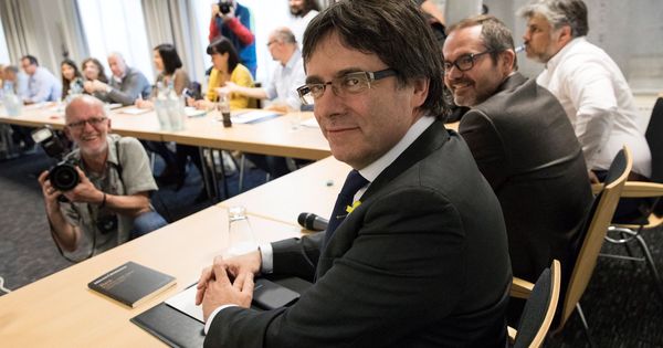Foto: Carles Puigdemont durante una reunión en Berlín con diputados de JxCat, el 5 de mayo de 2018. (EFE) 