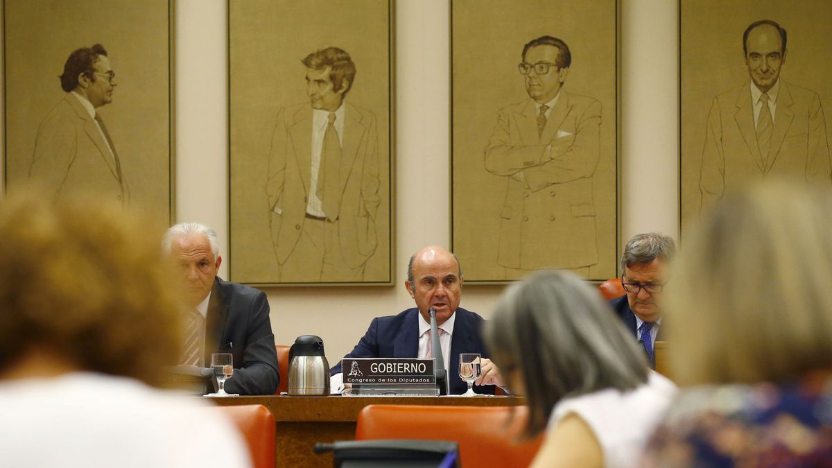 Guindos defiende la venta del Popular al Santander: se contactó con los 5 interesados