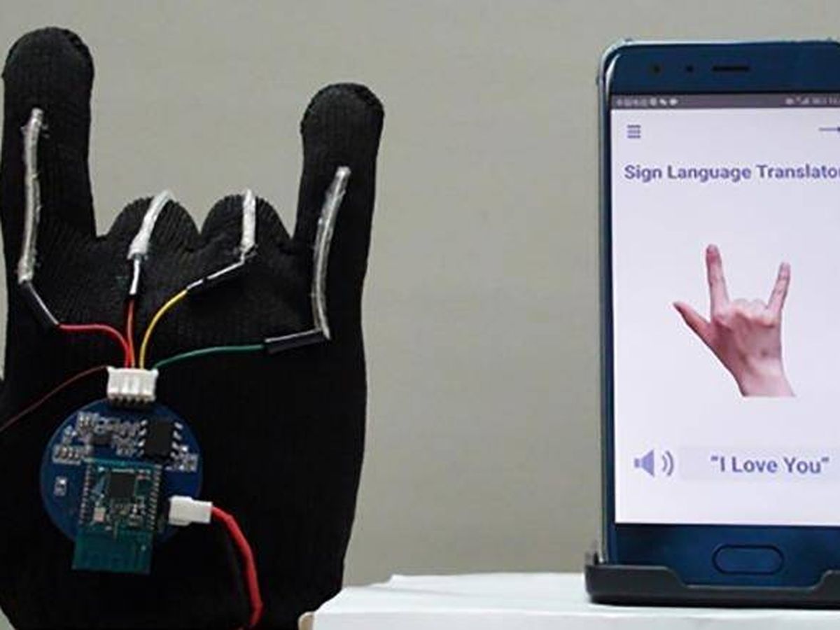 Foto: Este guante con sensores traduce la lengua de signos a voz en tiempo real. (EP)