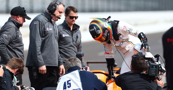 Foto: Fernando Alonso superó este miércoles el programa de orientación para novatos en Indianápolis. (EFE)