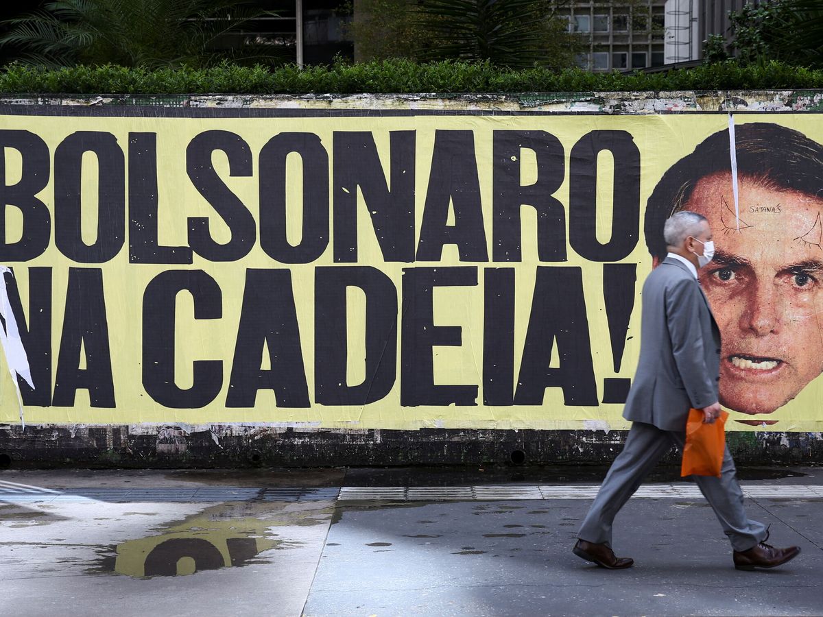 Foto: Pancarta contra Jair Bolsonaro en Sau Paulo, Brasil (REUTERS Carla Carniel)