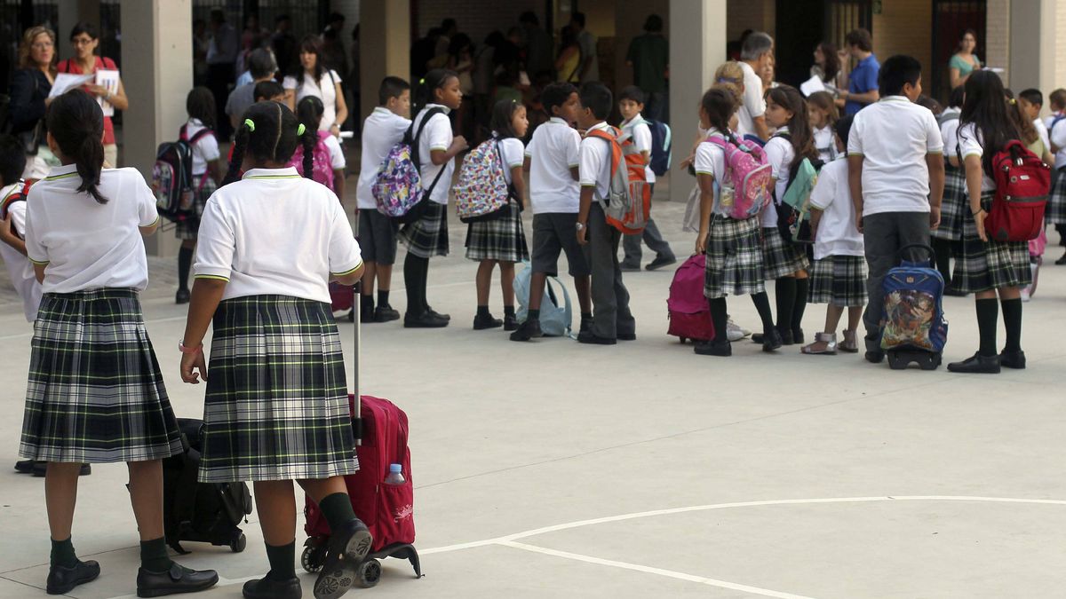 Madrid no regulará el uniforme en los colegios pese a la petición de Vox para garantizar "la igualdad" de los alumnos