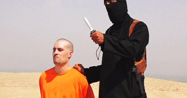 Foto: Captura del vídeo, difundido por Estado Islámico, de la decapitación de James Foley. (Reuters)