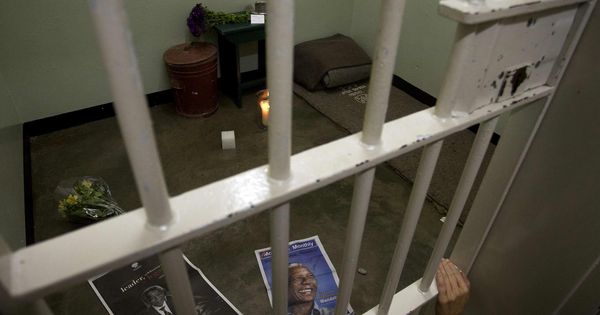 Foto: La celda del expresidente de Sudáfrica y líder contra el Apartheid Nelson Mandela (Reuters)