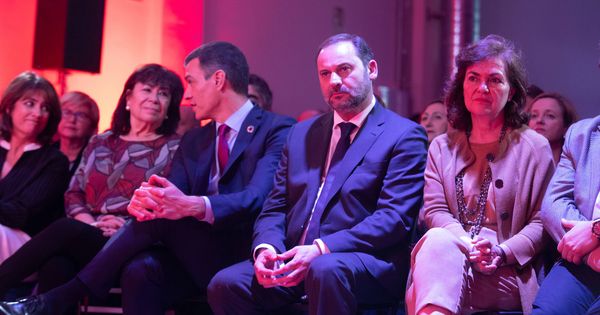Foto: Pedro Sánchez, con Cristina Narbona, José Luis Ábalos y Carmen Calvo, el pasado 19 de febrero en Madrid, en el acto de lanzamiento de la precampaña del PSOE. (Inma Mesa | PSOE)