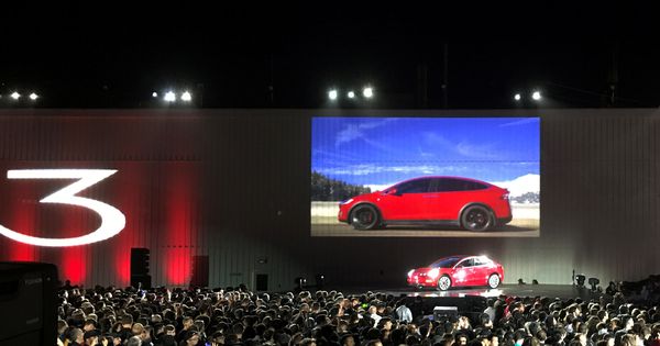 Foto: Presentación del nuevo Tesla, en Fremont (EEUU). (Reuters)
