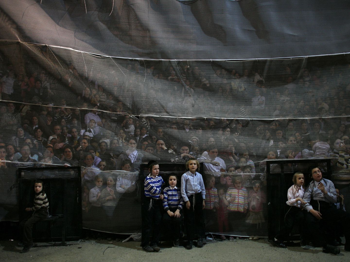 Niños judíos ultra-ortodoxos durante la festividad de Lag Ba-Omer, en el barrio de Mea Shearim, en Jerusalén (Reuters).