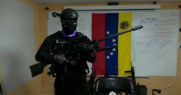 Foto: Imagen del vídeo compartido esta noche amenazando a miembros del gobierno de Maduro. (Twitter)