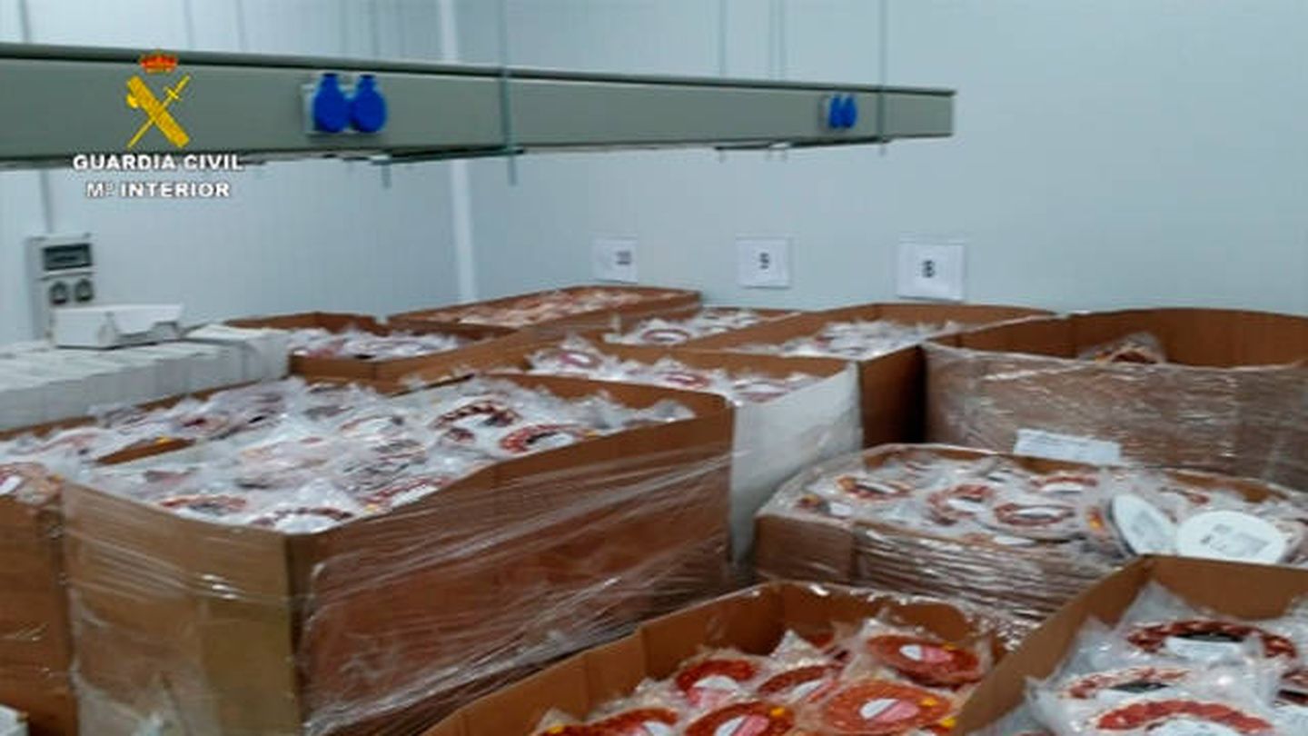 Miles de envases fueron incautados en los almacenes (Guardia Civil)