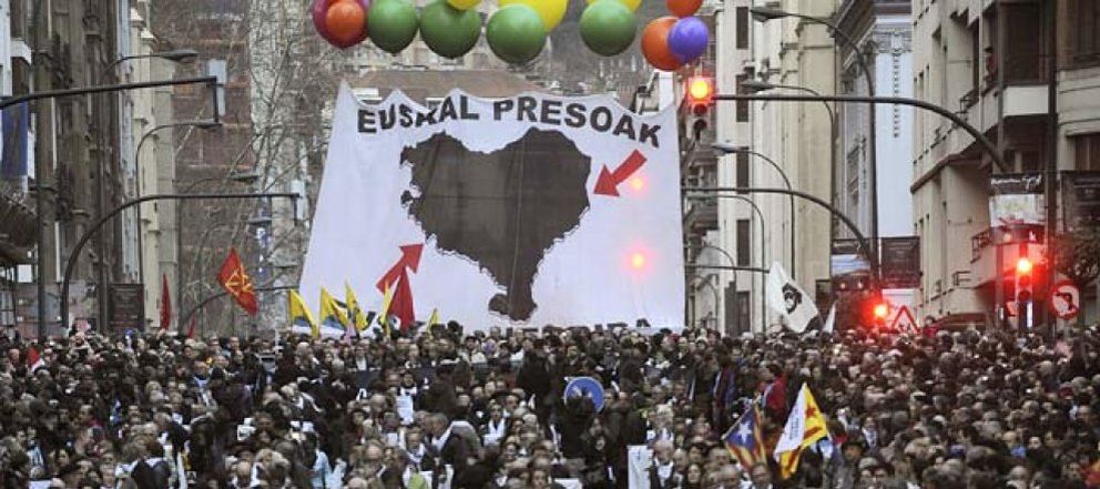 Foto: Miles de personas marchan por Bilbao en favor de los derechos de los presos de ETA