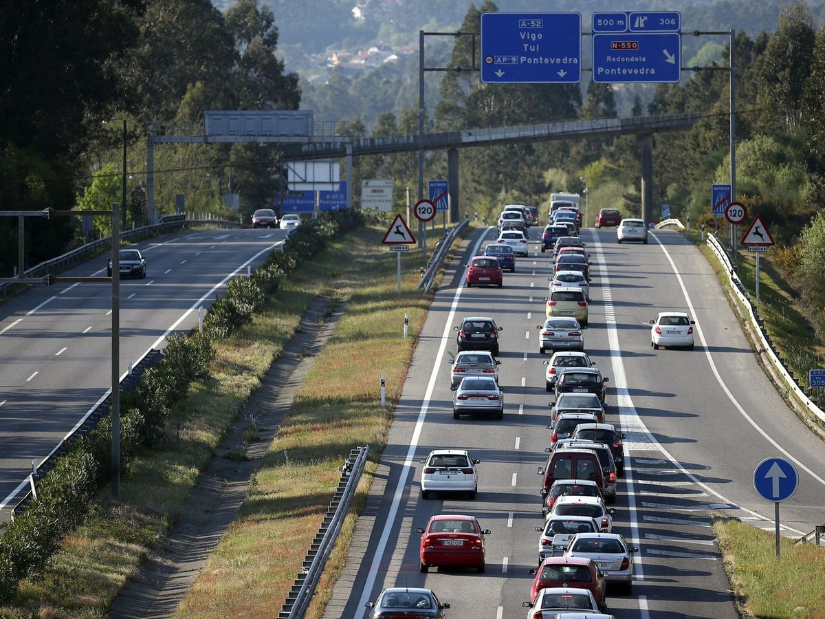 Foto: Vista de una carretera de Vigo. (EFE/Sxenick)