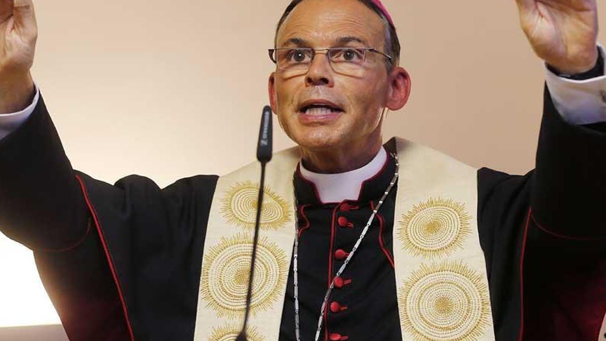 El Papa suspende al "obispo del lujo"