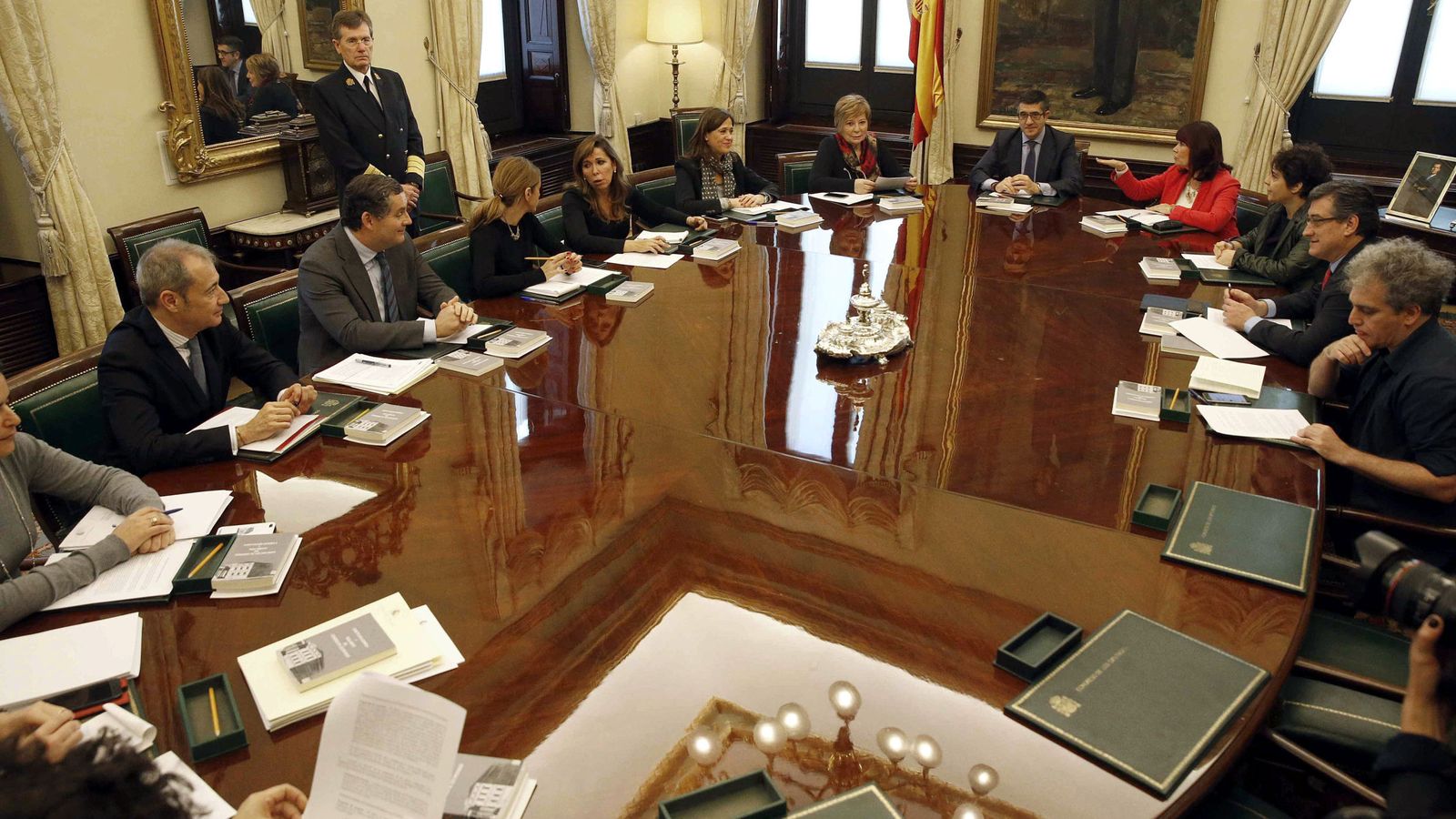 Foto: Primera reunión de la Mesa del Congreso, presidida por Patxi López, el 15 de enero. (EFE)