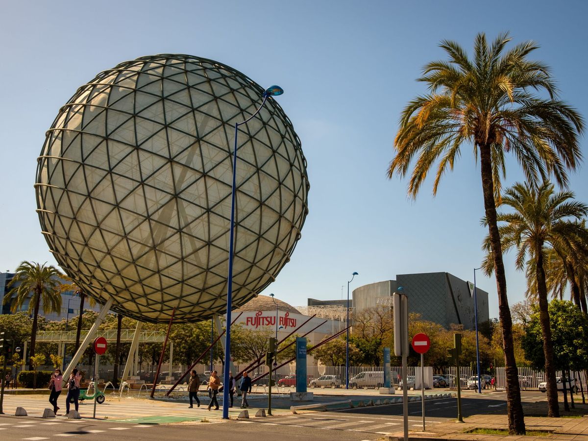 Foto: La esfera bioclimática, uno de los símbolos de la Expo 92. (EFE/Julio Muñoz)