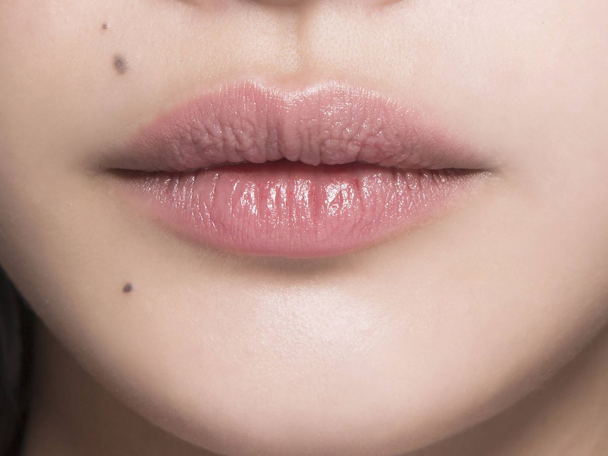 Foto: Los cinco mejores exfoliantes de labios. (Imaxtree)