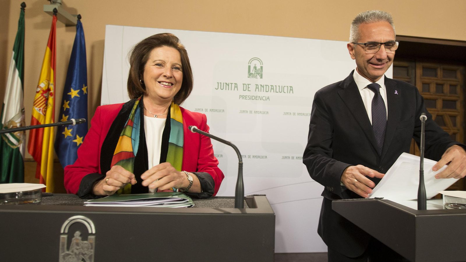 Foto: La consejera de Igualdad de la Junta, María José Sánchez Rubio, junto al portavoz del Gobierno andaluz, Miguel Ángel Vázquez. (EFE)