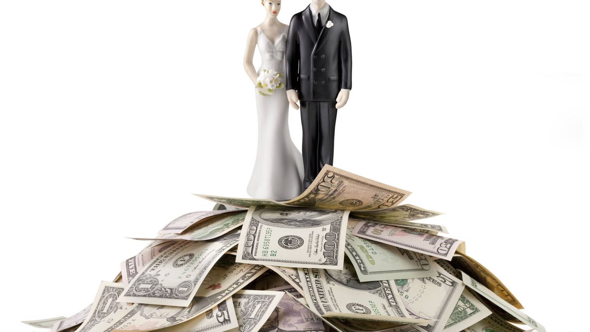  Cómo saber si tu pareja se está quedando con dinero de los dos
