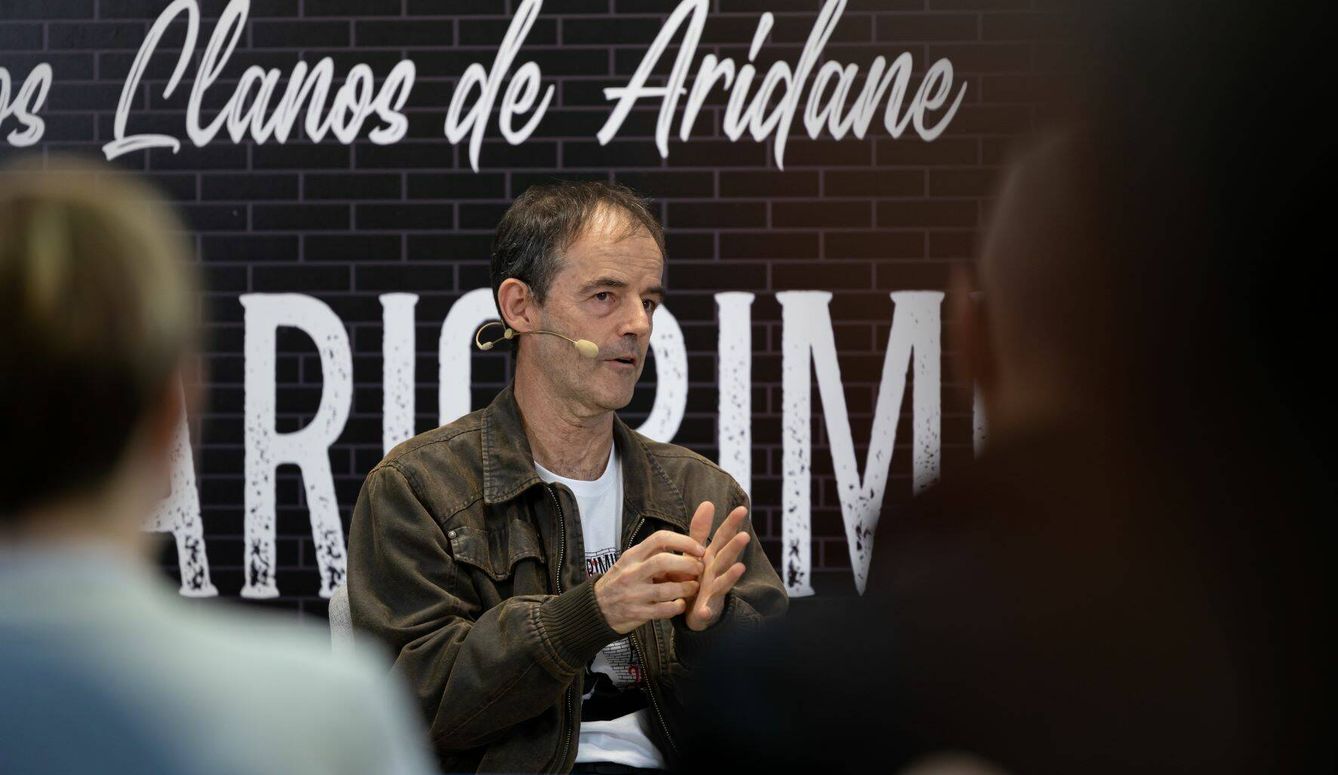 Jon Arretxe, durante una charla en el Aridane Criminal. (Andrew Gallego)