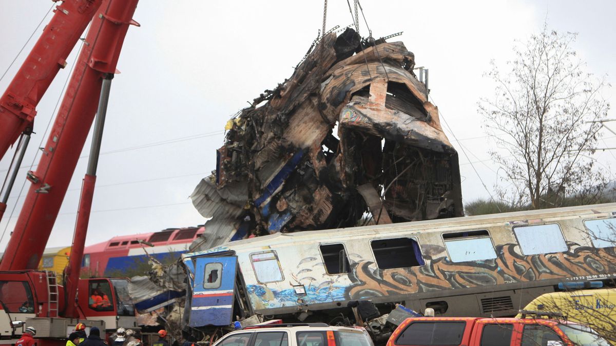 Grecia sale a las calles tras el trágico accidente ferroviario: "El dolor se ha convertido en ira"