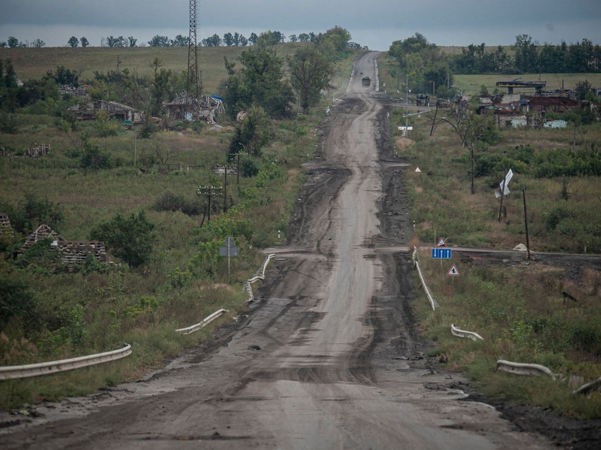 Foto: Carretera cerca de la localidad de Izium, recientemente liberado. (Reuters/Fuerzas Armadas ucranianas)
