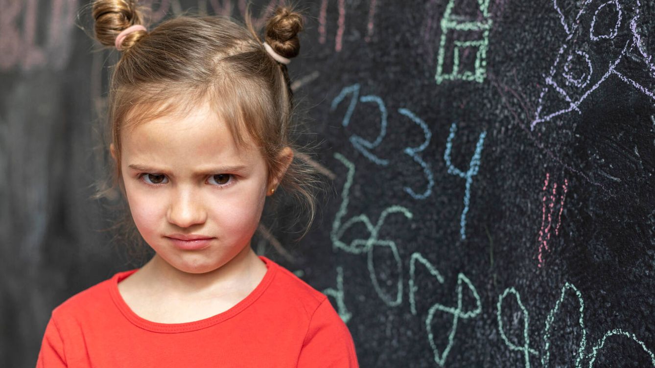 Por qué los hijos no deben ser siempre felices, según el experto Álvaro Bilbao