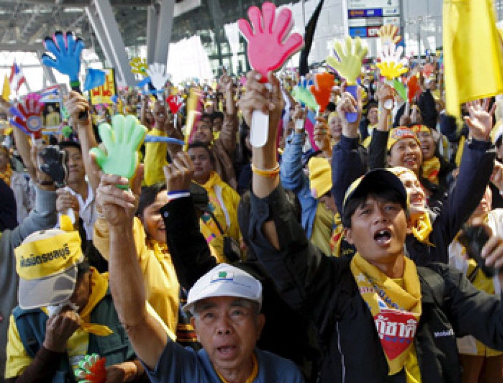Foto: La justicia tailandesa inhabilita al primer ministro y disuelve los tres partidos gobernantes