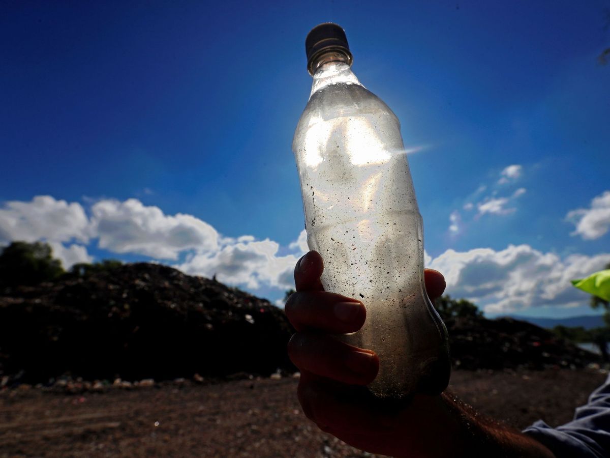 Línea de visión Aplicado El respeto La reflexión sobre el precio de las botellas de agua que arrasa en Instagram