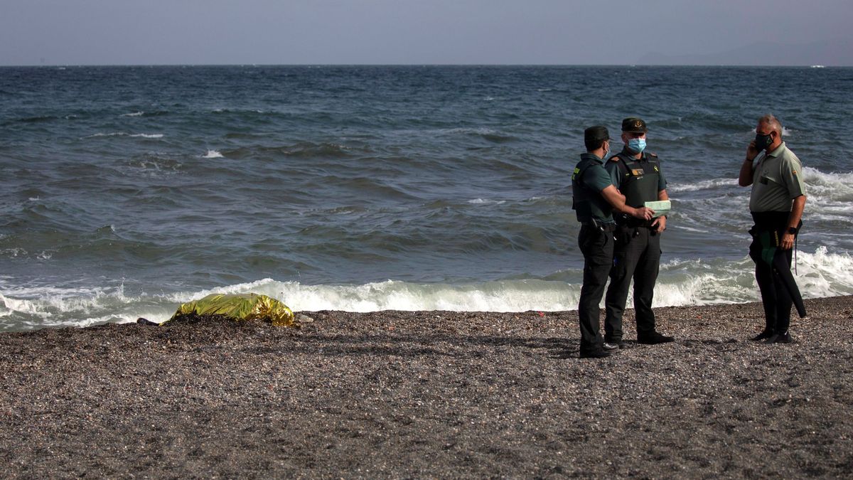 El cadáver hallado en la playa del Tarajal (Ceuta) es de un joven de unos 16 años