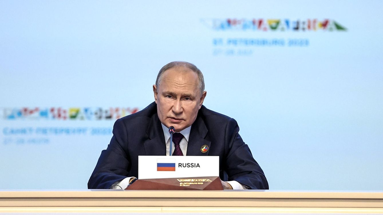 Foto: Vladimir Putin, en una sesión de la cumbre Rusia-África en San Petersburgo.. (EFE/Epa Mikhail Tereschenko) 