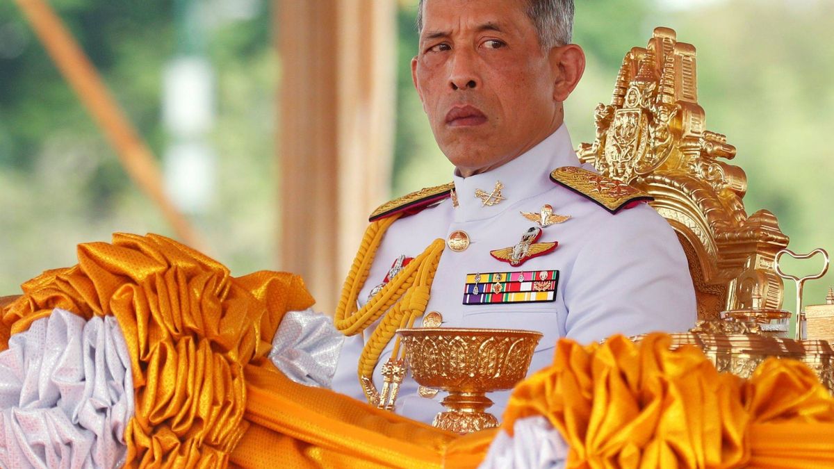 Los escándalos del rey de Tailandia un año después de su (carísima) coronación