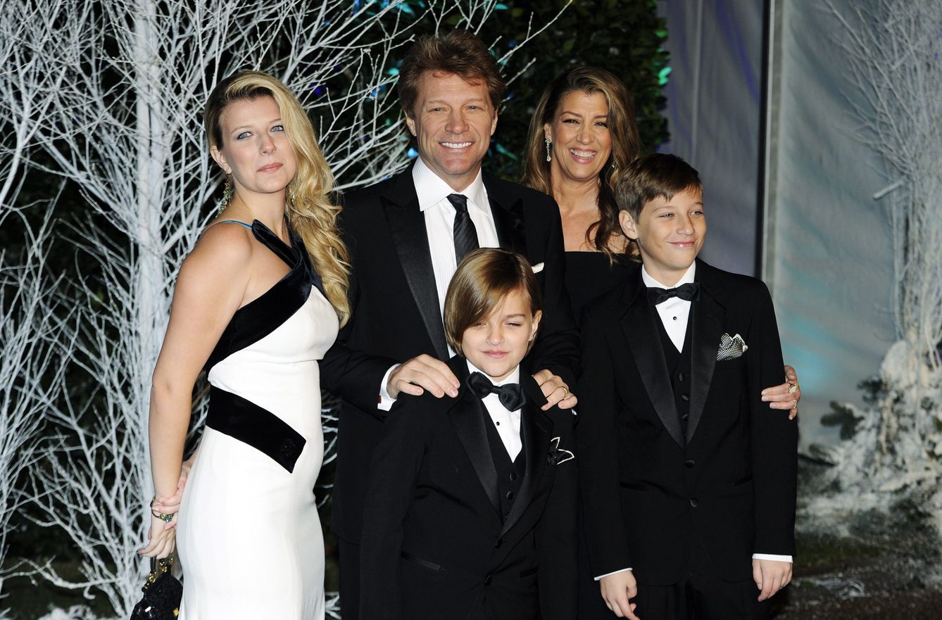Jon Bon Jovi, con su esposa, Dorothea, y sus hijos Jake, Stephanie y Romeo en una foto de archivo. (EFE)