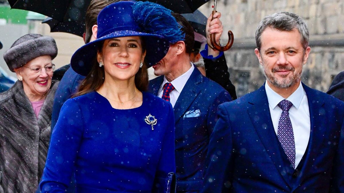 Mary de Dinamarca, de azul royal en su primer acto como reina: broche con guiño a su suegra y original sombrero