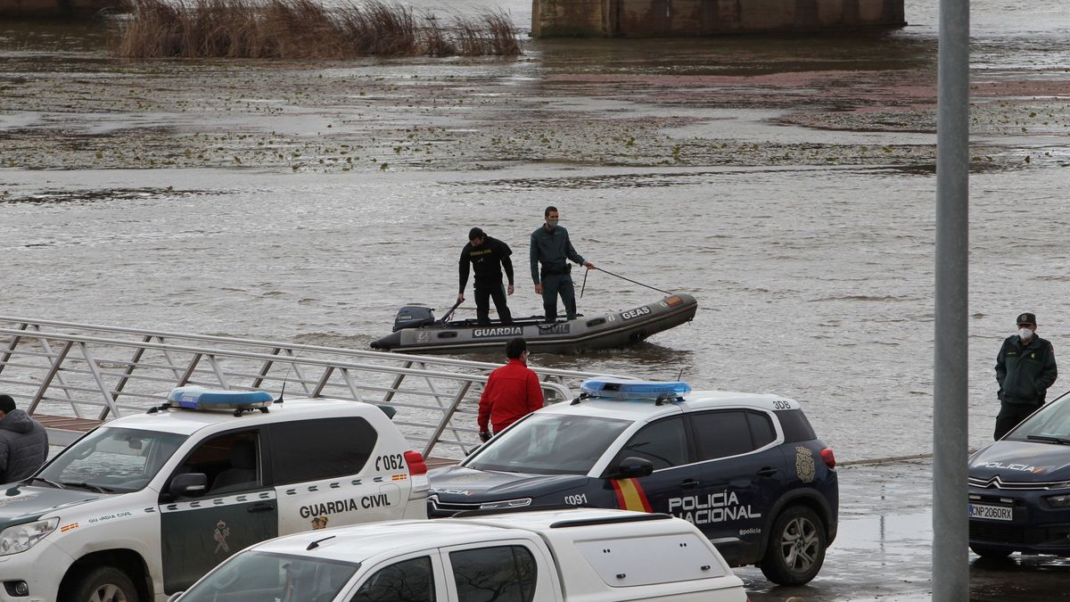 Tres fallecidos al volcar una lancha en el río Guadiana a su paso por Badajoz