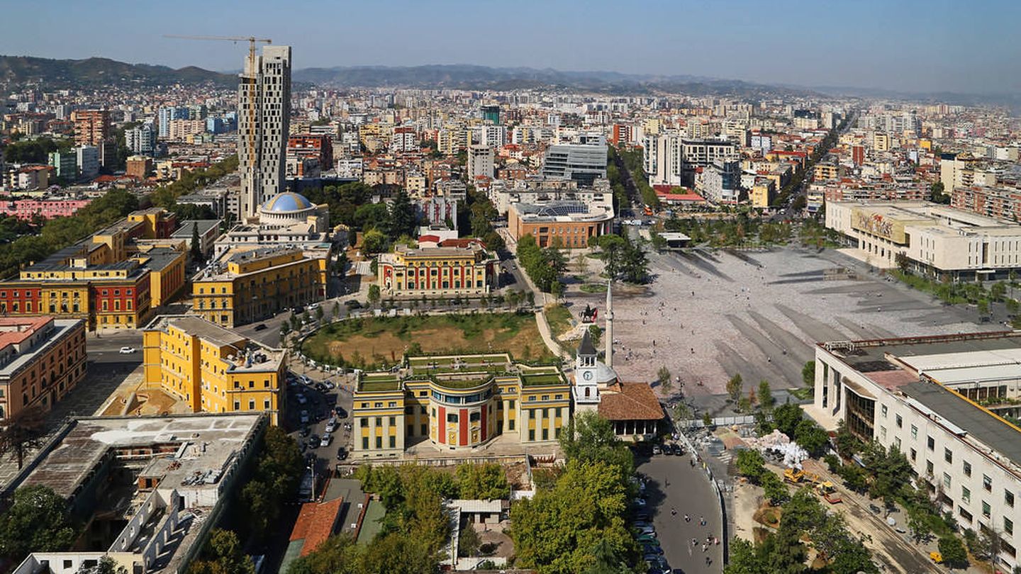 Plaza Skanderbeg en Tirana, Albania.