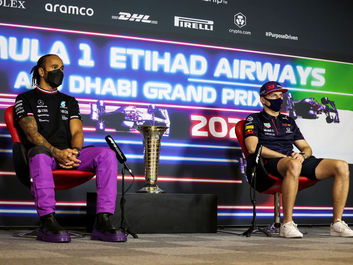 Foto: Hamilton y Verstappen en la rueda de prensa del jueves en AbuDhabi
