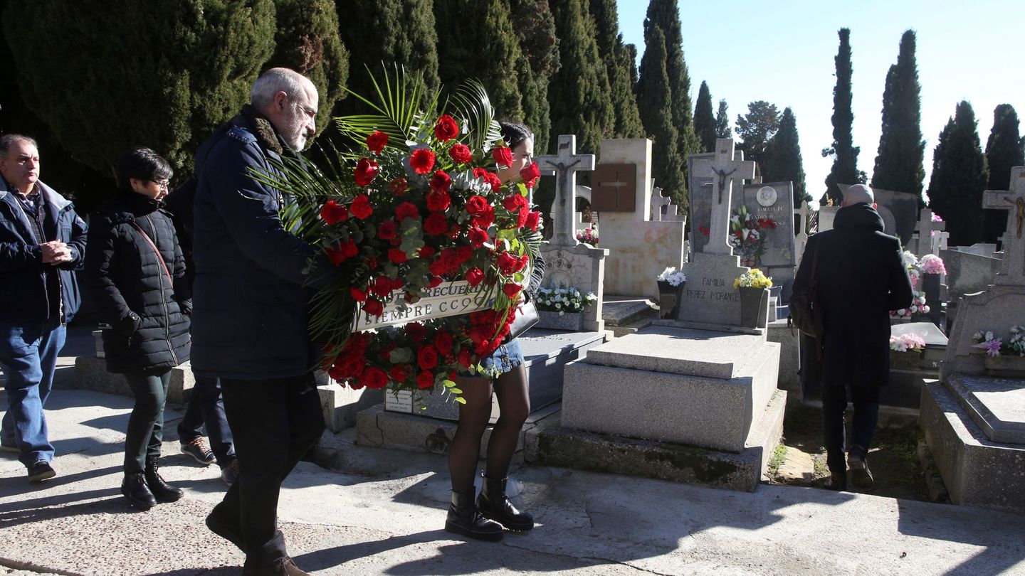 El sindicato CCOO homenajea, en enero de 2019, en el 40 aniversario de la matanza de Atocha, al abogado salmantino Serafín Holgado, uno de los fallecidos. (EFE)