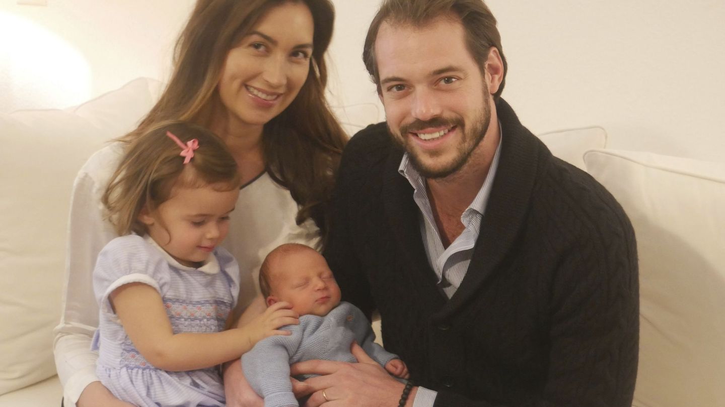 Félix y Claire, con sus dos hijos. (EFE)