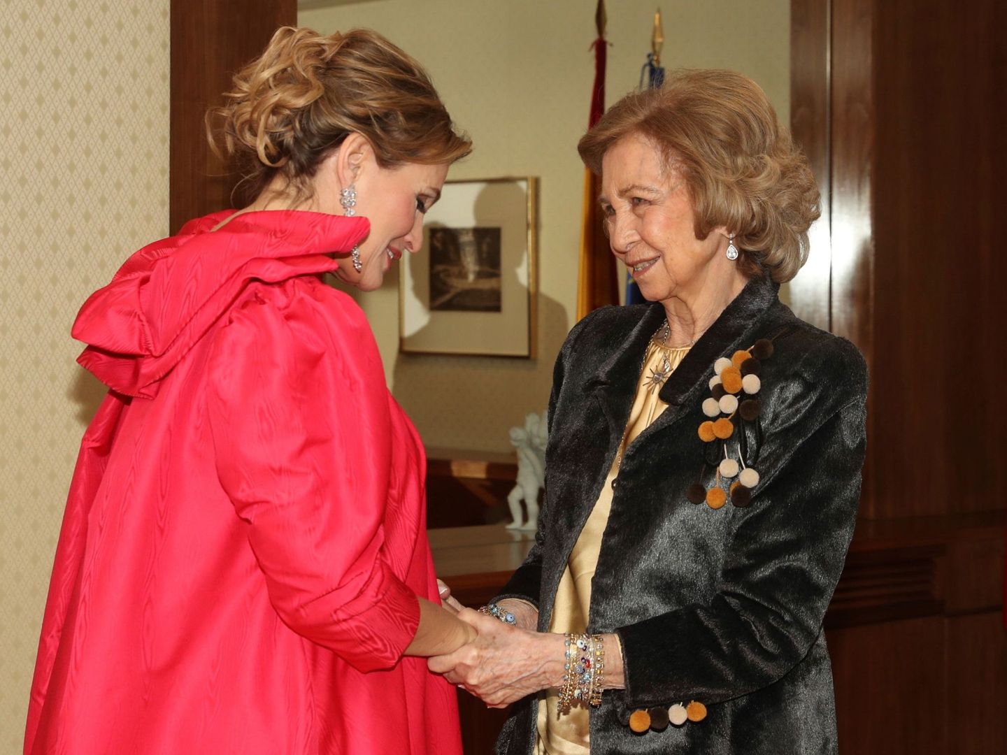 La reina Sofía, junto a Ainhoa Arteta este martes en el Auditorio Nacional. (EFE)