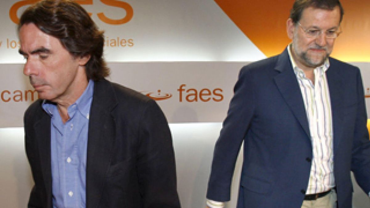 Aznar pone una ‘china’ en el zapato de Rajoy: San Gil discrepa de la colaboración antiterrorista con el Gobierno