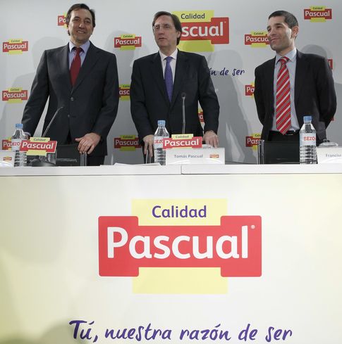 Foto: El presidente de Pascual, Tomás Pascual (c), durante la presentación  de la nueva identidad corporativa de la compañía. (EFE)