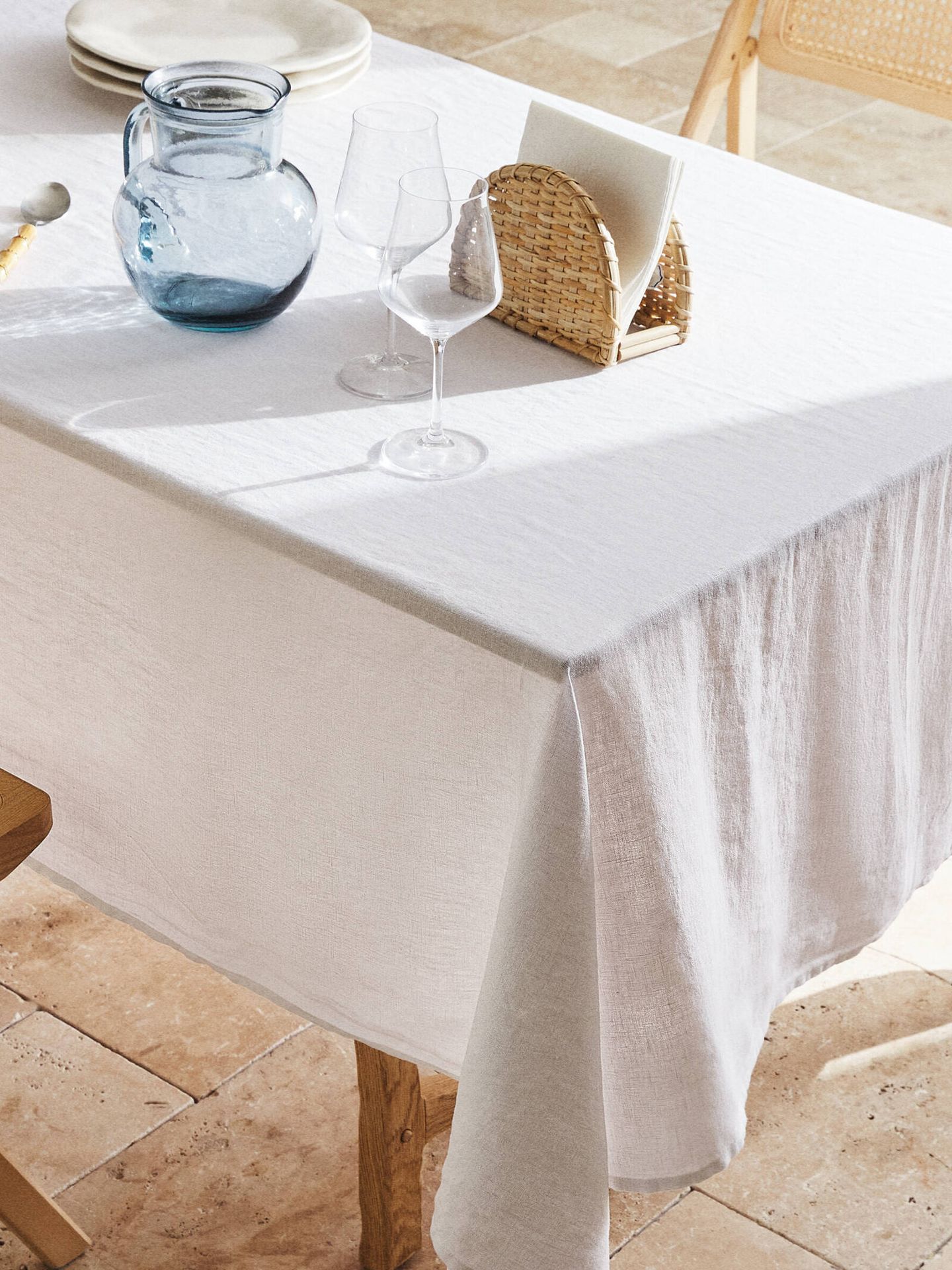 Decora tu mesa de verano de forma elegante. (Cortesía/Zara Home)