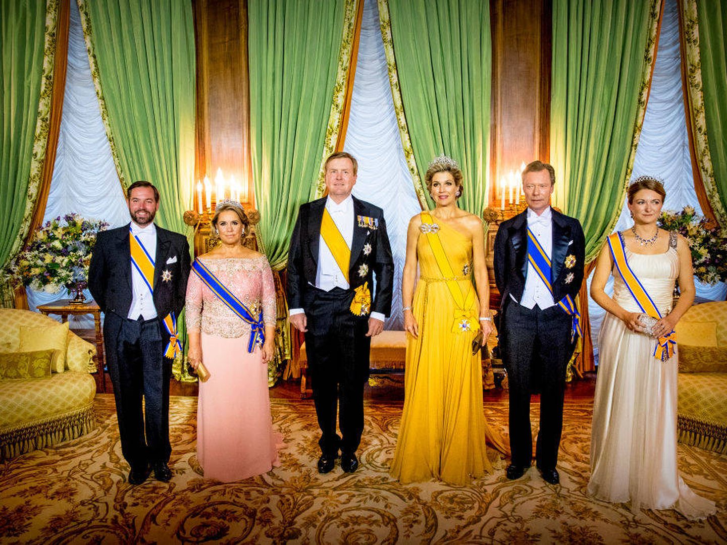 Los grandes duques y los herederos, junto a los reyes de Holanda en 2018. (Getty)