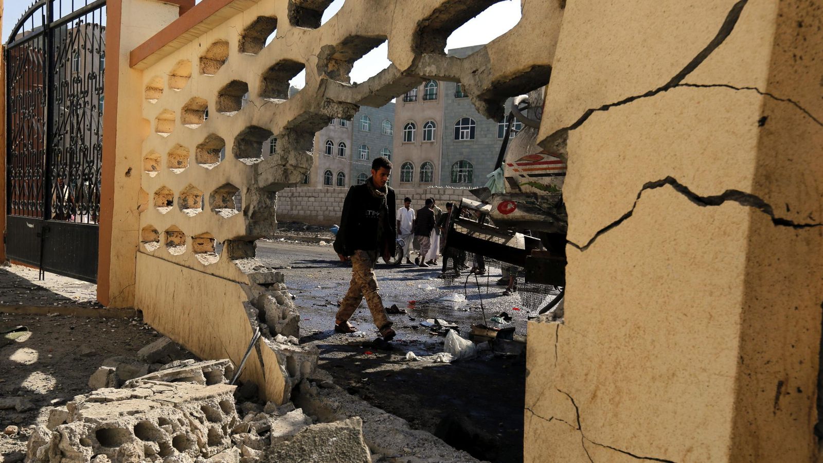 Foto: Al menos 14 muertos en un atentado suicida en una mezquita en Saná (EFE)